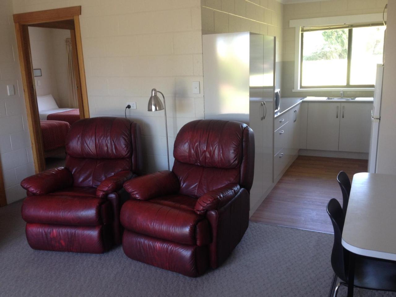 Willaway Motel Apartments Ulverstone Exterior photo