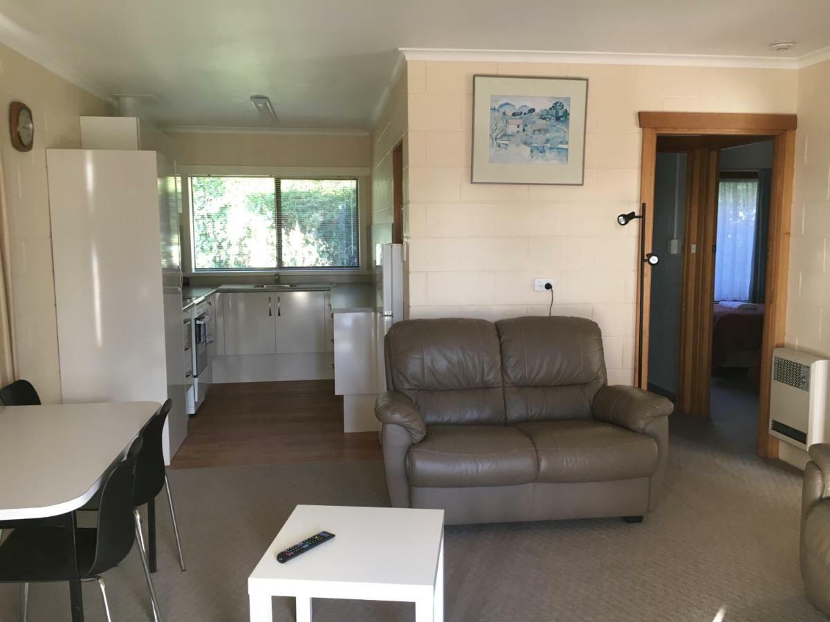 Willaway Motel Apartments Ulverstone Exterior photo